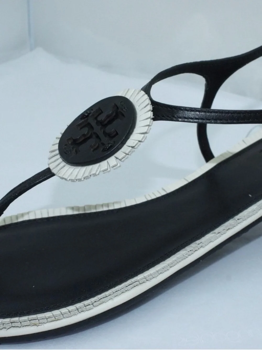 Tory Burch Size 8M Black and White Logo T-Strap Sandals. Box& Dust bag included